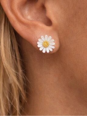 Daisy Flower Stud Earrings